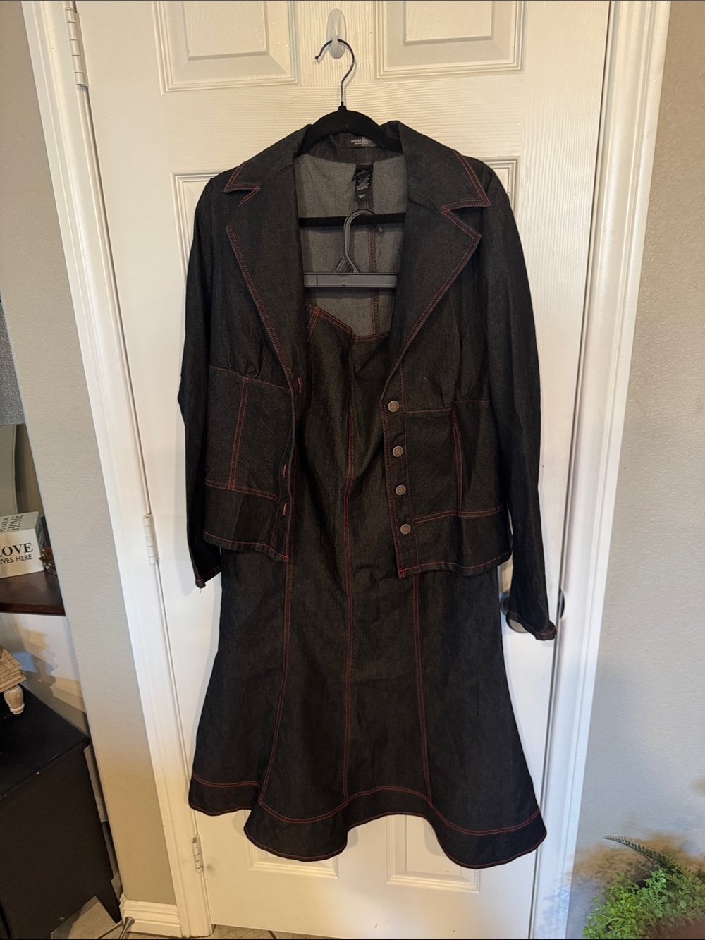 Bisou Bisou Black Women's Jacket and Skirt Set with Red Contrast Stitching